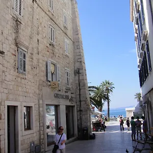 Old Town 3* Split